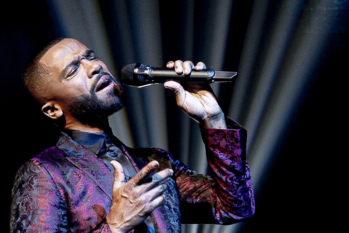 Alexandre Pires: o único brasileiro entre os 100 maiores artistas latinos do século 21!