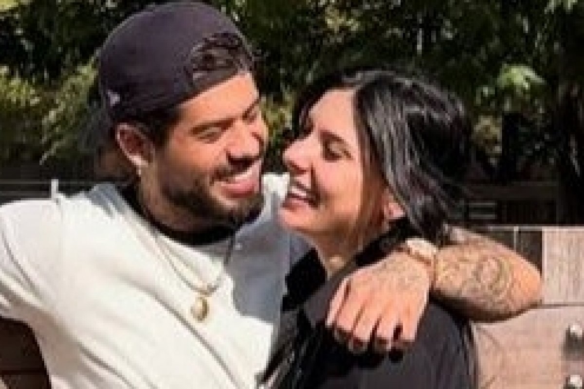 Zé Felipe e Ana Castela surgem agarradinhos na fazenda da cantora! 