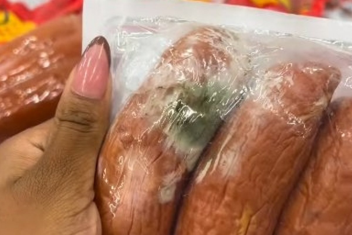 Vídeo: Mulher denuncia alimento mofado em supermercado de Fazenda Coutos: “Isso aqui é um descaso”