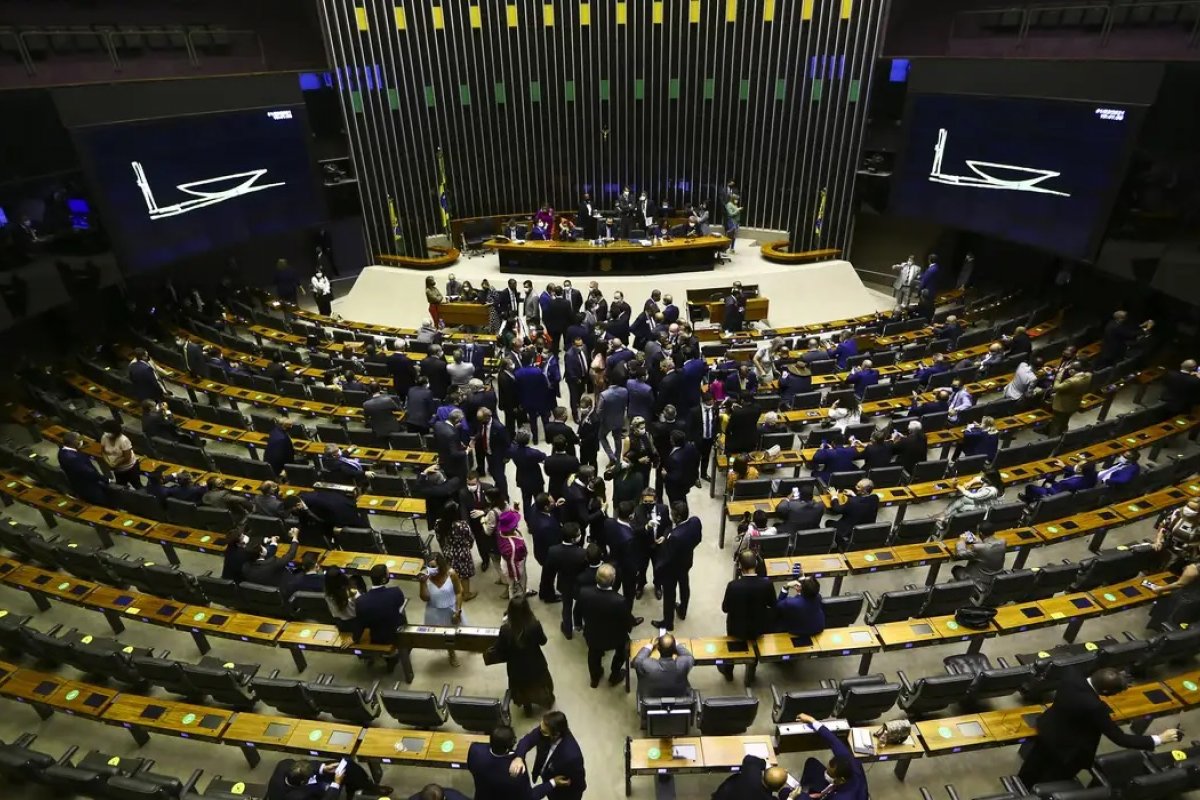 Governo sofre derrota ao Câmara retirar da pauta MP do IOF que renderia R$ 17 bilhões