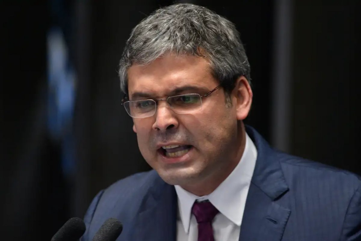 Vídeo: Lindbergh afirma que PP e União Brasil romperam acordo sobre MP do IOF