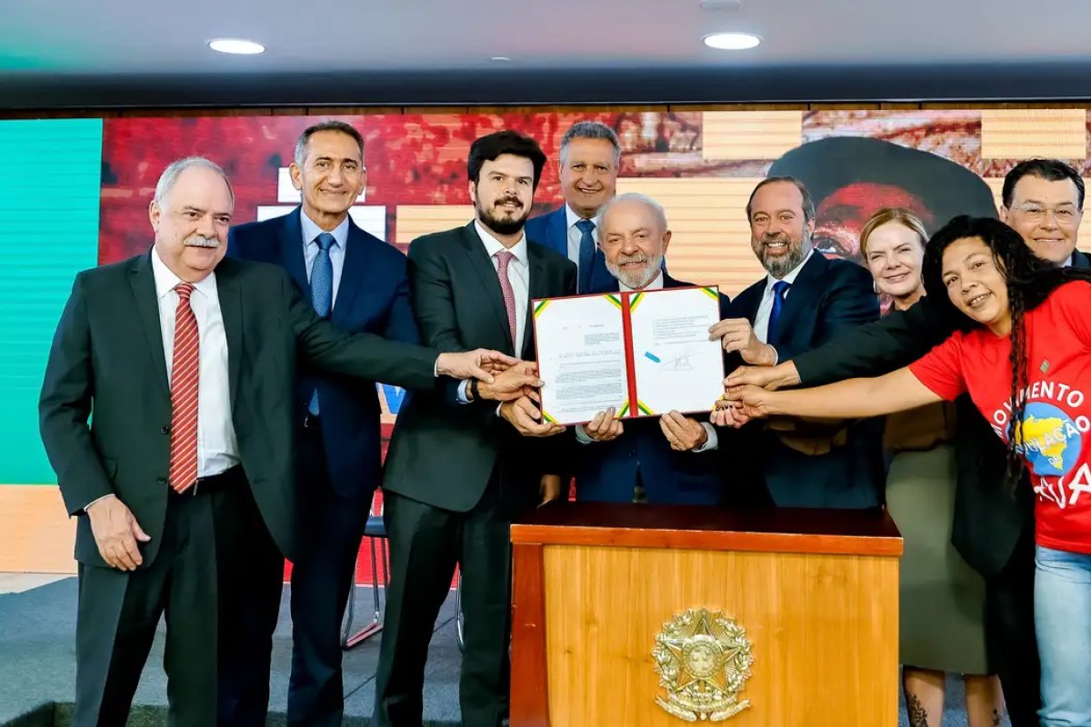 Lula sanciona gratuidade em conta de luz para famílias de baixa renda