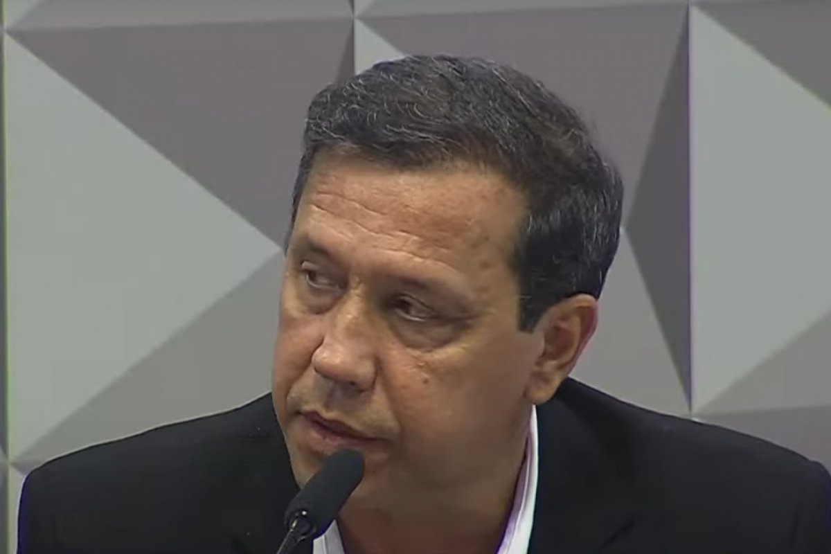 Presidente de sindicato ligado a irmão de Lula se recusa a responder à CPI após operação da PF