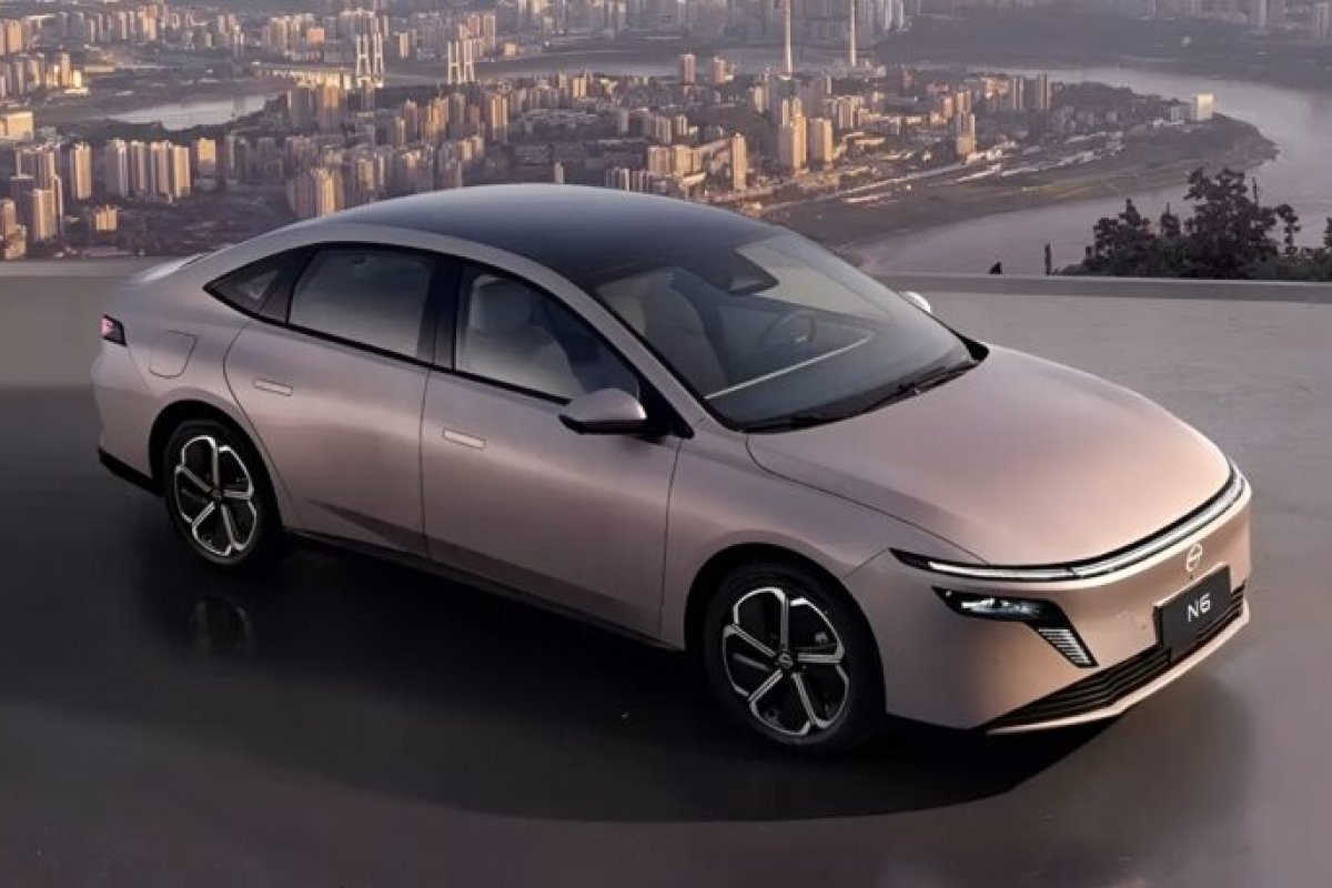 Nissan lança sedã híbrido que pode substituir Sentra