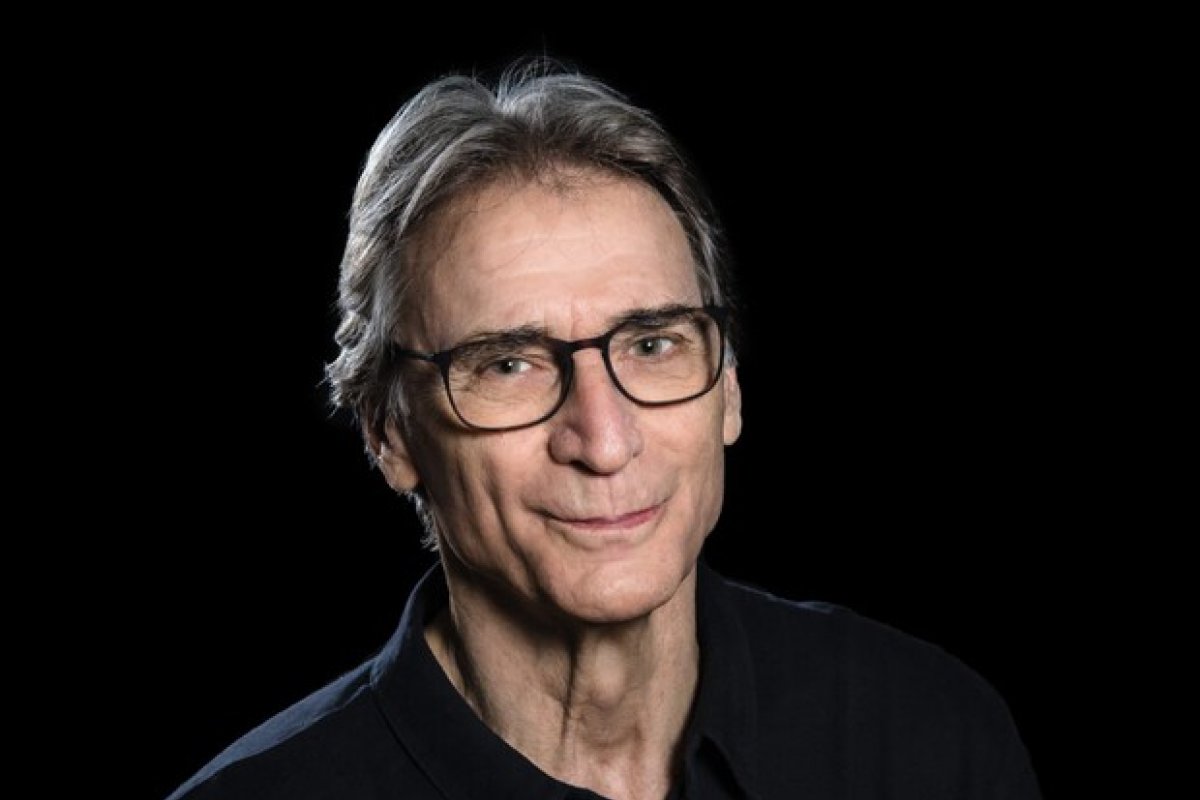 Em plena forma aos 73 anos, ator Herson Capri estampa campanha de jeans! 