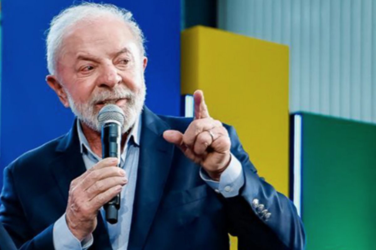 "Eu tenho idade de falar mais grosso com ele”, brinca Lula sobre conversa com Trump
