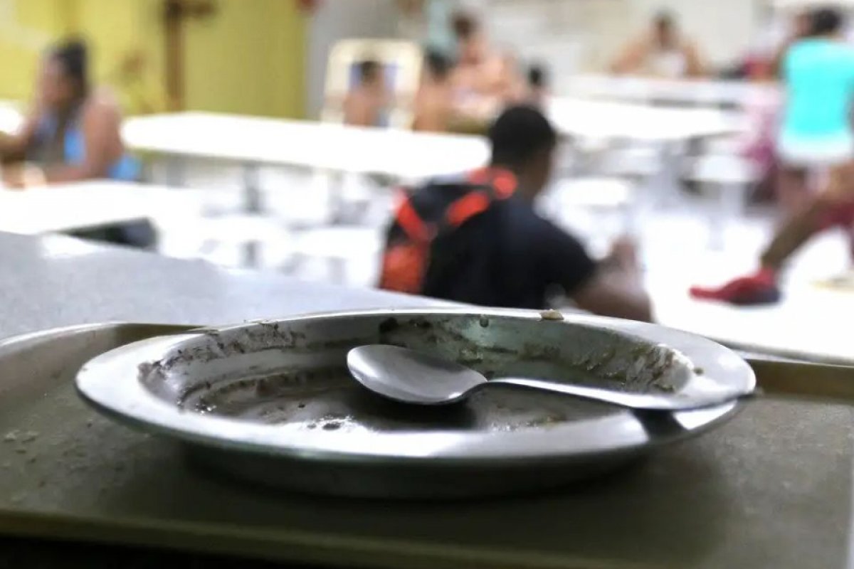 Um quarto da população brasileira vive em lares com insegurança alimentar