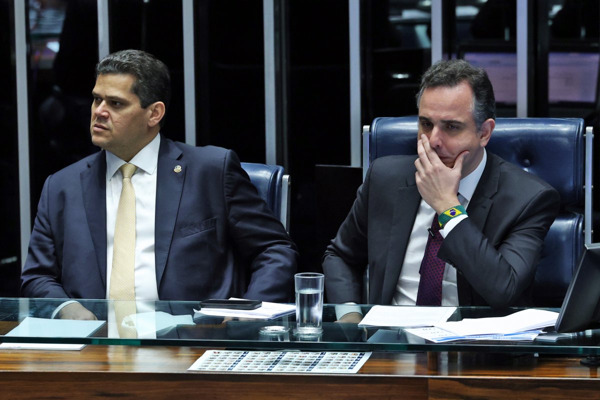 Alcolumbre se entusiasma com eventual indicação ao STF de Pacheco, que vive dilema com MG
