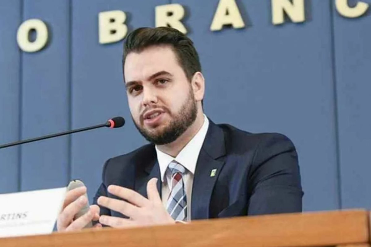 Em carta à Moraes, ex-assessor de Bolsonaro rejeita rejeita Defensoria Pública e pede volta de advogado