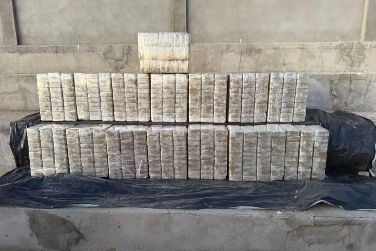 Homem suspeito de transportar cerca de 500 kg de cocaína é baleado e morre em confronto com policiais