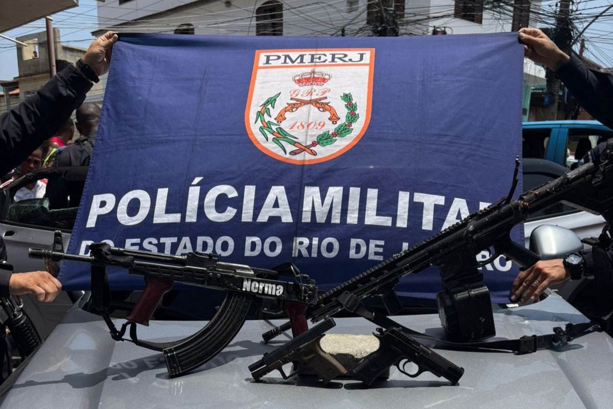 Polícia mata quatro pessoas e prende uma após perseguição no Rio de Janeiro