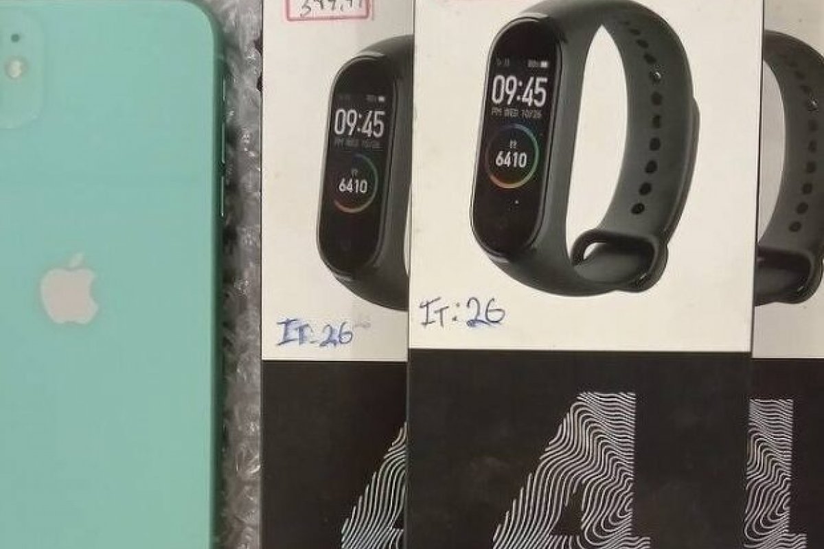 Leilão de outubro da Receita Federal tem brinquedos, smartphones por R$ 150 e carro por R$ 2.500