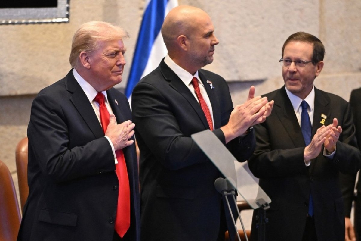 Trump discursa no Parlamento de Israel e se encontrará com reféns; veja lista de libertados
