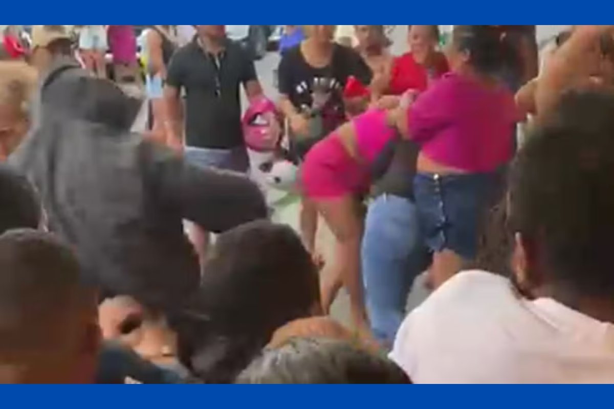 Vídeo: promoção de brinquedos no dia das crianças termina em confusão em Aracaju
