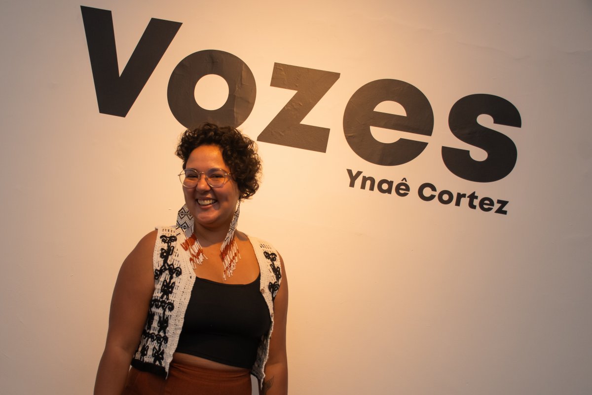 Com depoimentos de mais de 80 mulheres, exposição Vozes, da artista Ynaê Cortez, está em cartaz no Rio de Janeiro! 