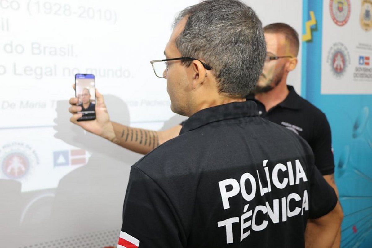 Carnaval: Aplicativo da polícia reconhece se folião é foragido da Justiça em um minuto