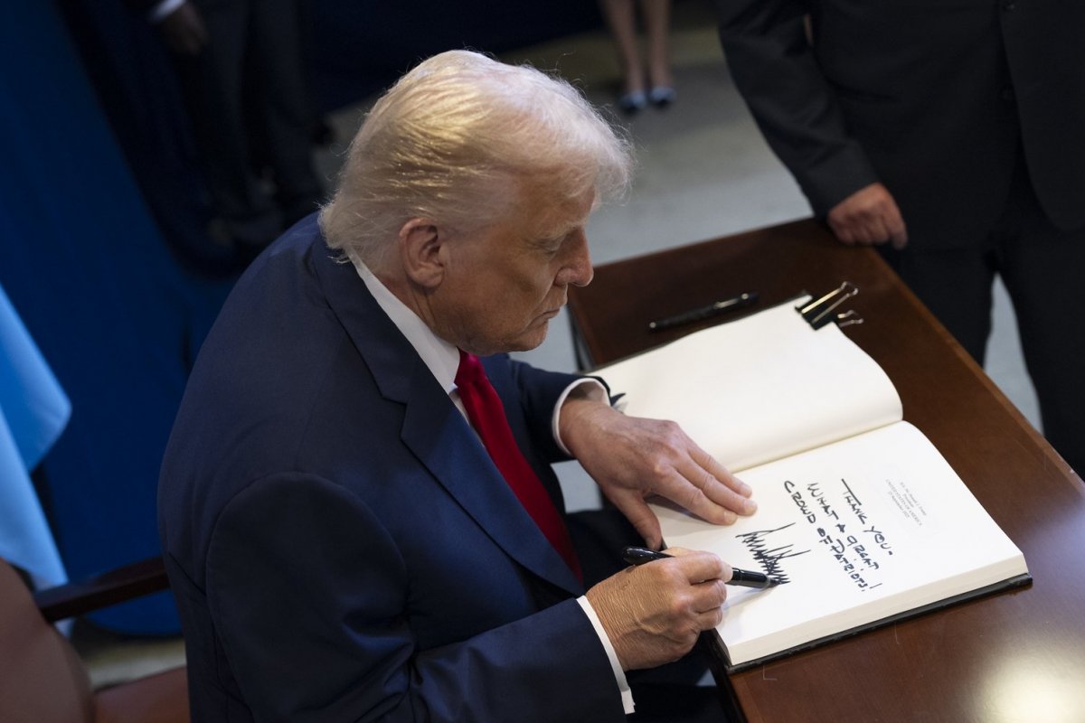 Trump diz em Israel que cessar-fogo marca “fim da era de morte e início da era de fé e paz”