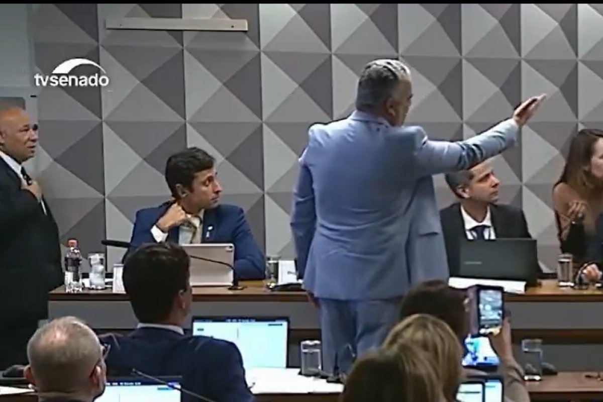 Discussão entre relator Alfredo Gaspar e ex-presidente do INSS Alessandro Stefanutto interrompe sessão da CPMI