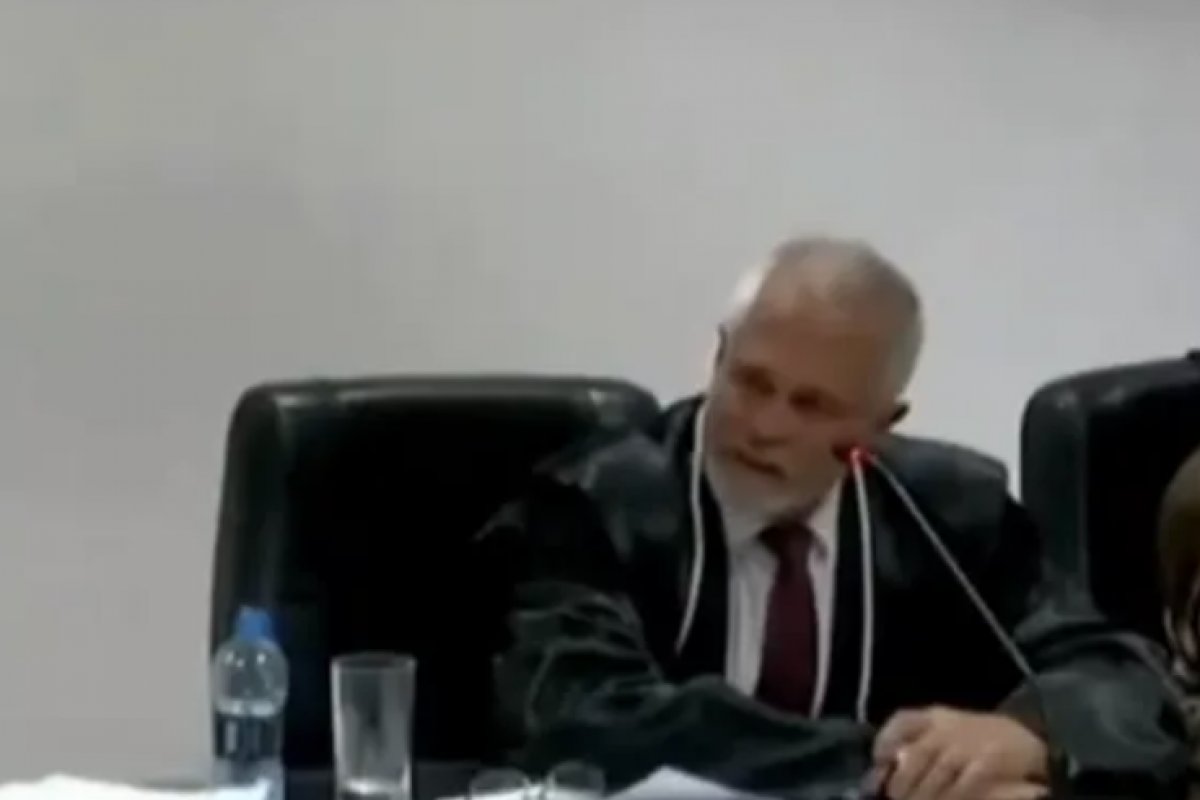CNJ abre processo disciplinar após desembargador dizer que 'mulheres estão loucas atrás dos homens'