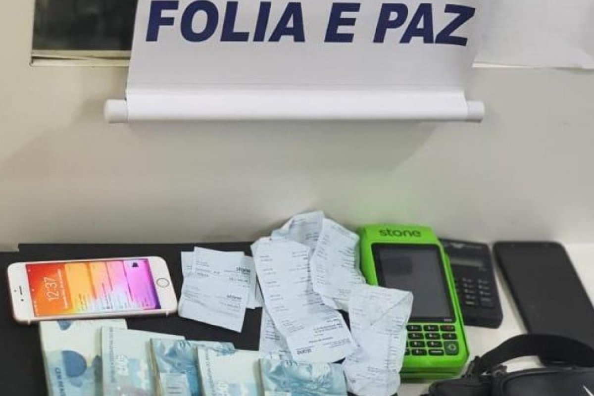 Dupla é presa suspeita de vendas ilegais de abadás para camarote em Salvador
