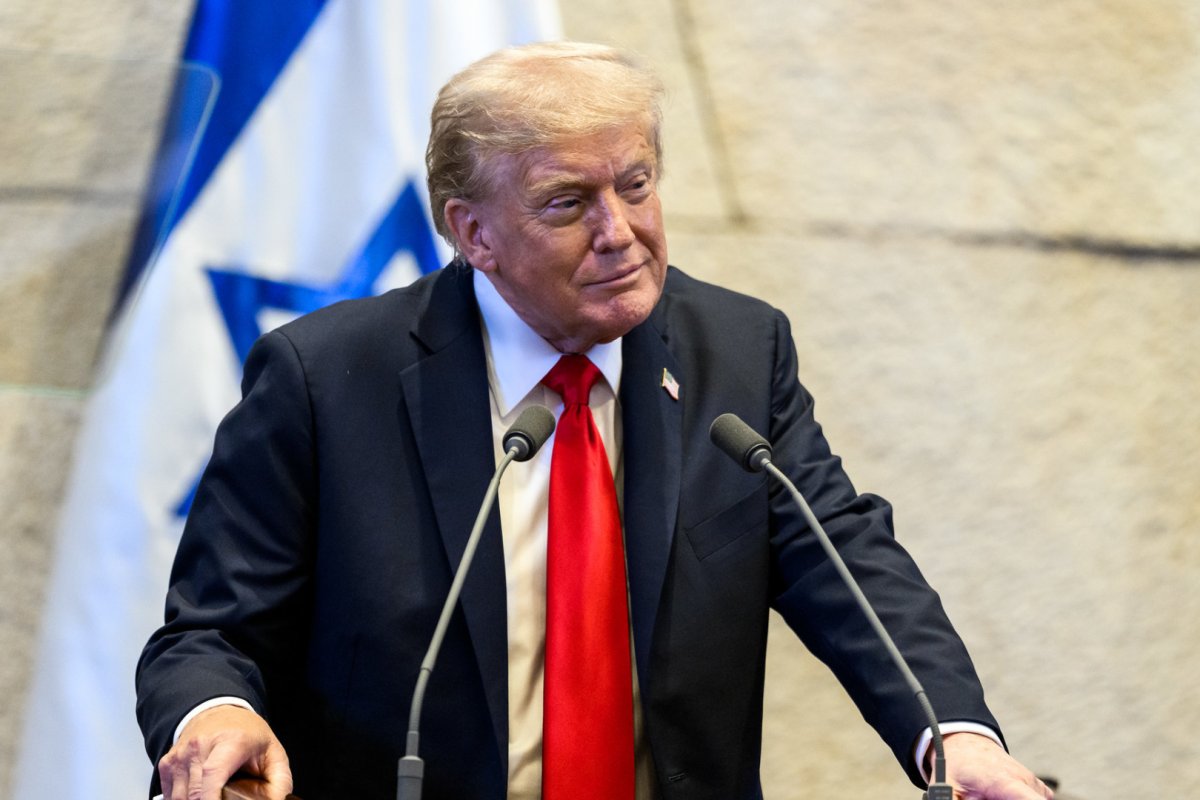 "Se eles não se desarmarem, nós os desarmaremos", afirma Trump sobre Hamas