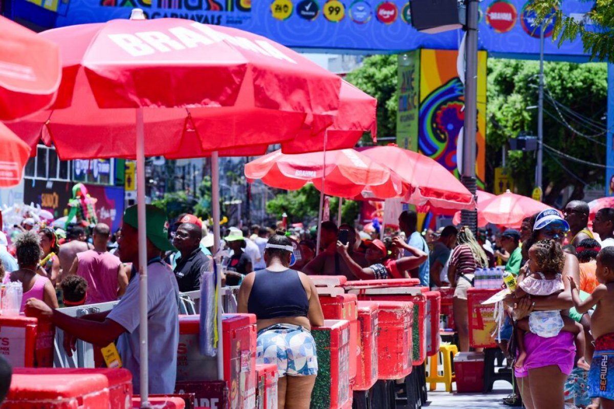 Cadastramento de ambulantes para festas populares de Salvador encerra nesta quinta-feira (16)