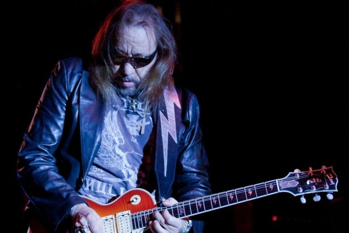 Ace Frehley, guitarrista fundador do Kiss, morre aos 74 anos