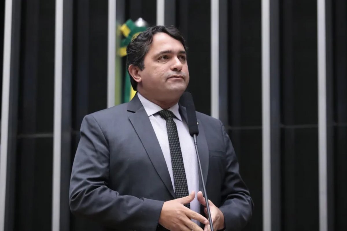 Deputado investigado por nepotismo pelo TCU demite sogra que atuava como secretária parlamentar, diz coluna