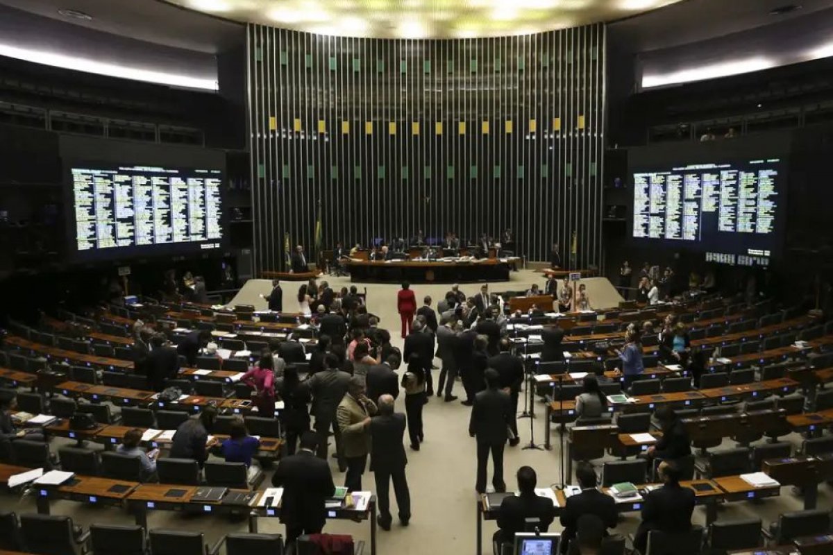 Congresso resiste em ampliar taxação de bets e trava compensação à MP do aumento de impostos 
