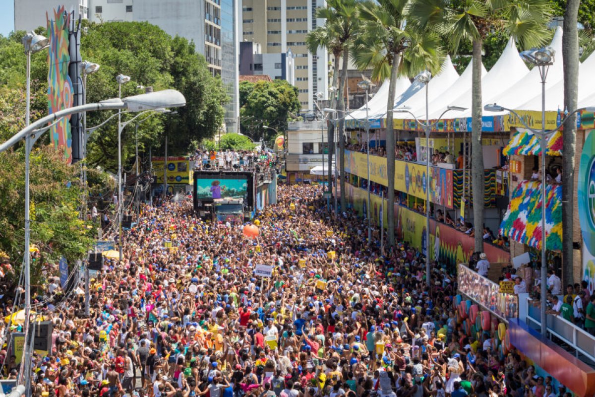 Suspeito de atirar contra três pessoas no circuito Osmar é preso em Salvador