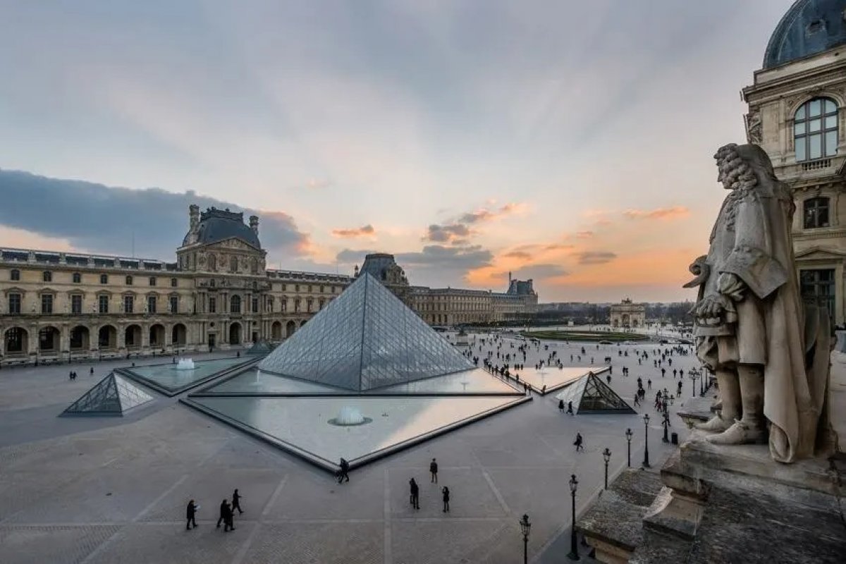 Vídeo: Museu do Louvre fica fechado neste domingo (19) após assalto inédito