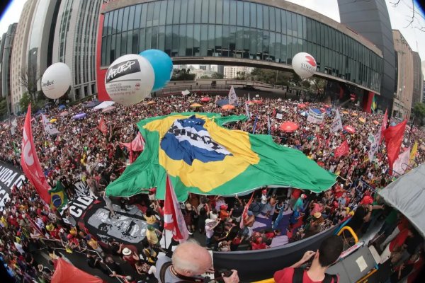 [Petistas e bolsonaristas confiam em seus grupos quase como em suas próprias famílias, aponta pesquisa]