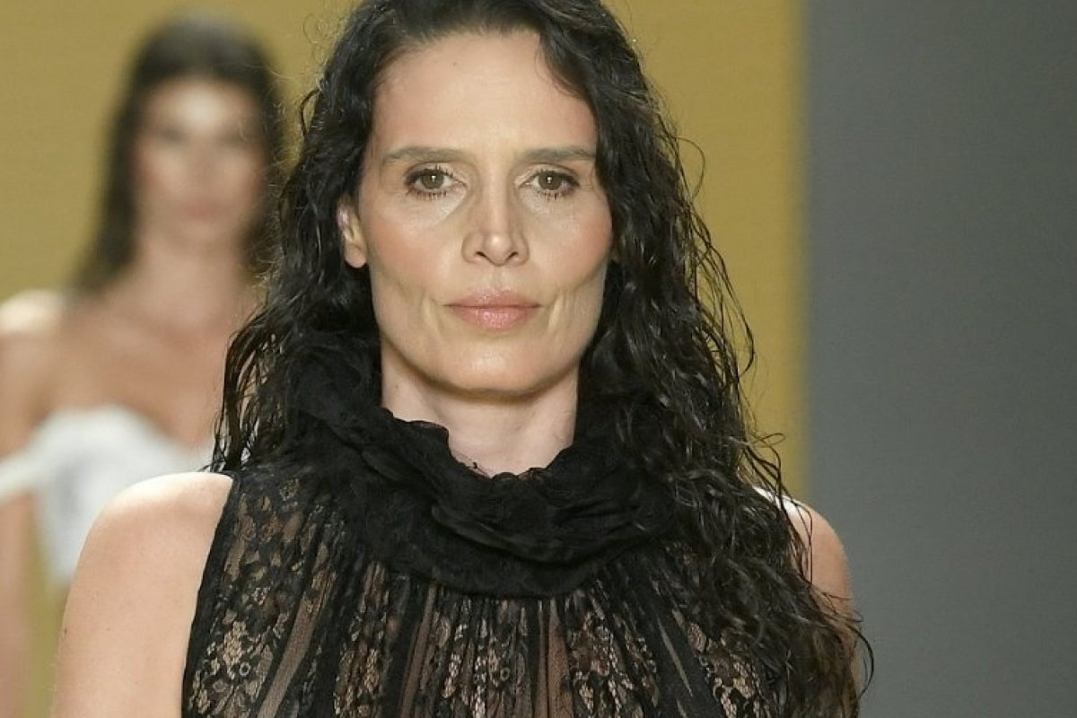  Amir Slama volta ao SPFW ao celebrar 35 anos de carreira! 