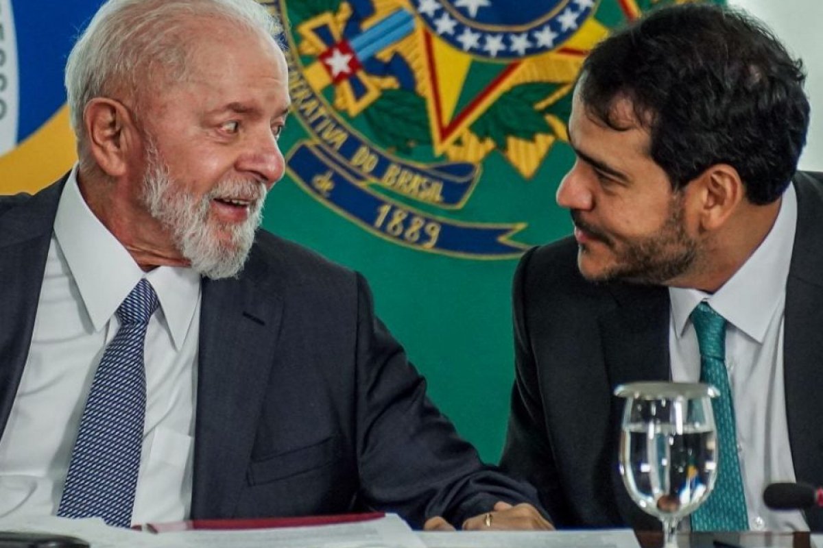 Lula reúne ministros e líderes no Congresso para discutir compensação à MP dos impostos