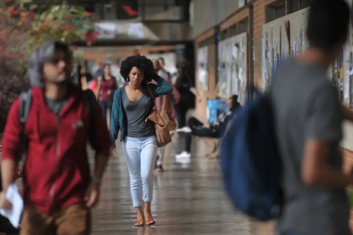 3 em cada 5 jovens que estão fora do ensino superior são negros, mostra pesquisa