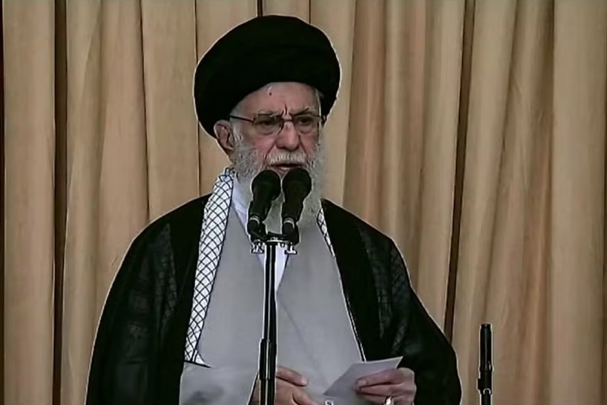 Khamenei rebate Trump e nega destruição do programa nuclear do Irã: “Continue sonhando”
