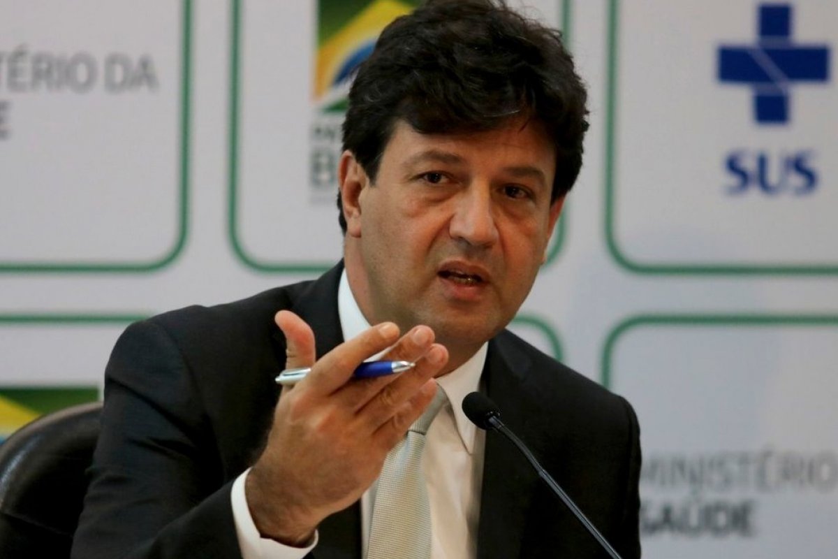 'É uma gripe, vamos passar por ela', diz ministro da Saúde sobre caso suspeito de coronavírus em SP