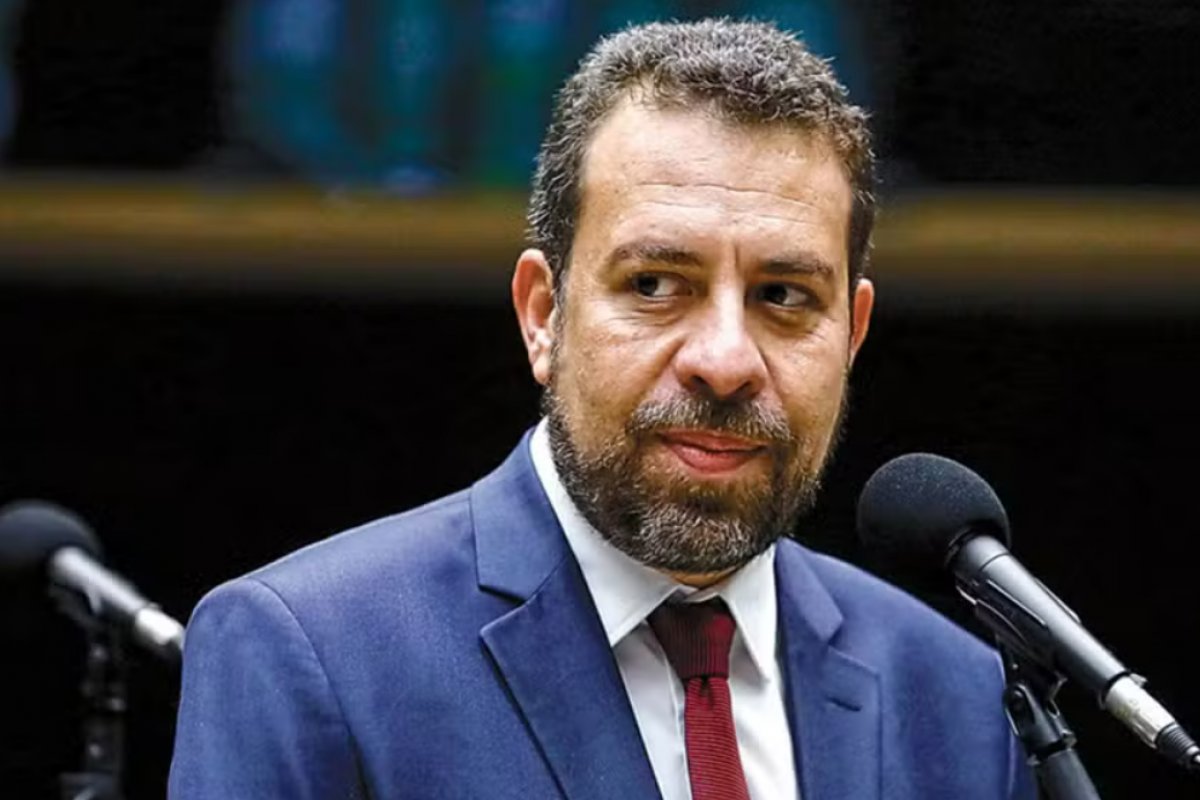 Lula demite Márcio Macêdo e nomeia Guilherme Boulos para a Secretaria-Geral da Presidência