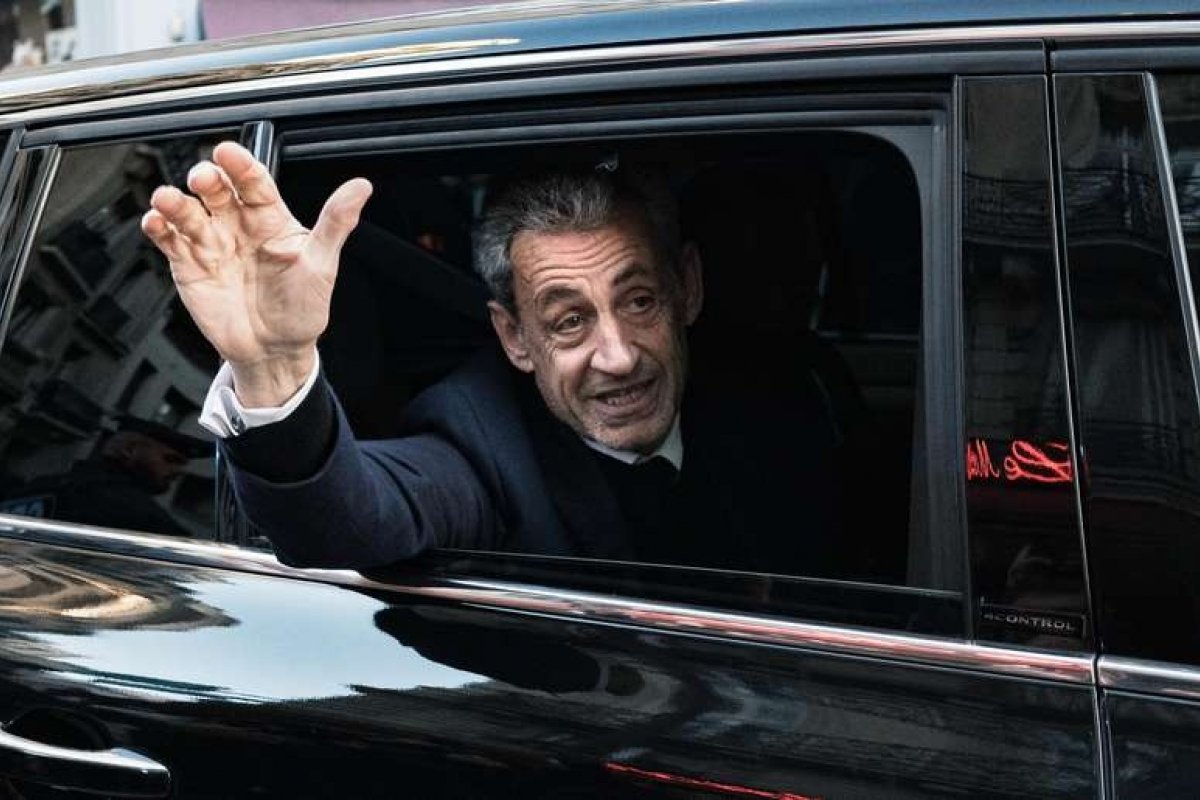 Sarkozy torna-se primeiro ex-presidente francês a ser preso