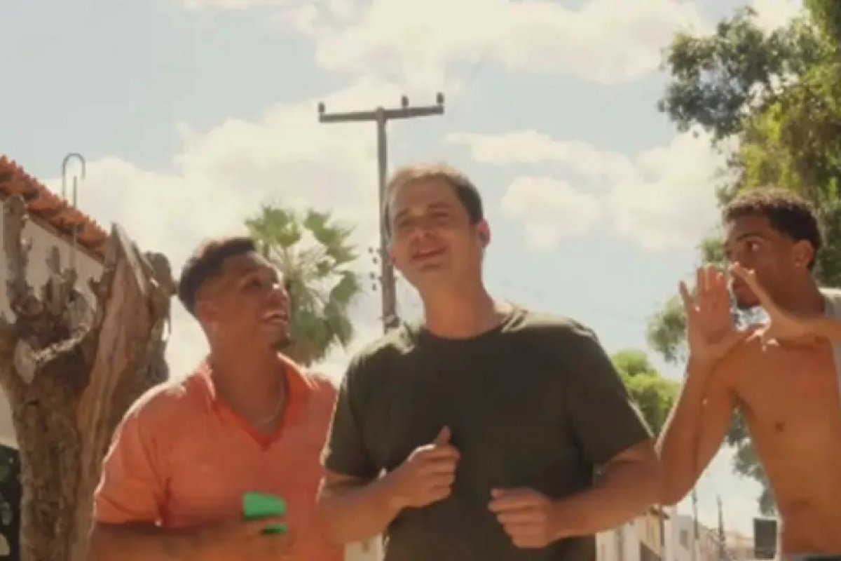 Governo do Piauí é alvo de críticas após propaganda com jovens negros furtando homem branco
