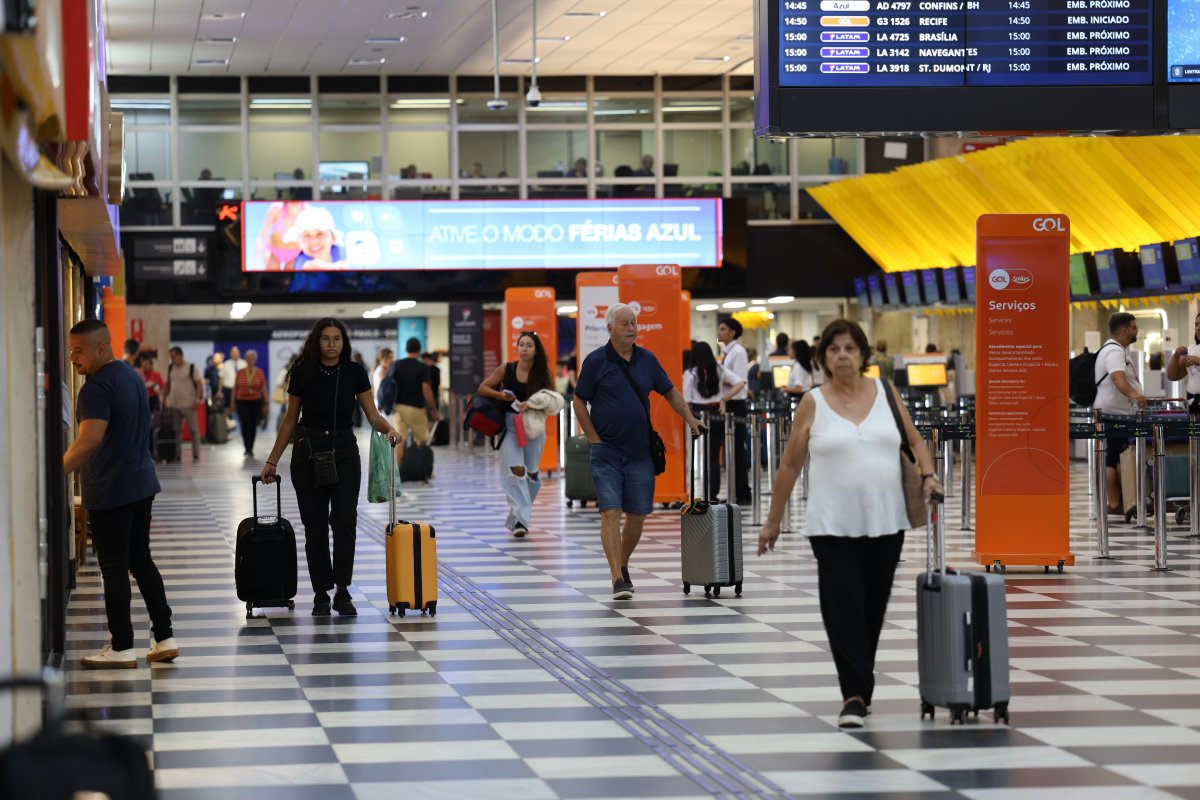 Anac diz que passagem aérea sem mala de mão está de acordo com regras