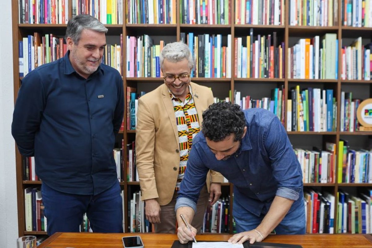 Governo da Bahia adquire mais de 14 mil livros para promover a leitura no estado
