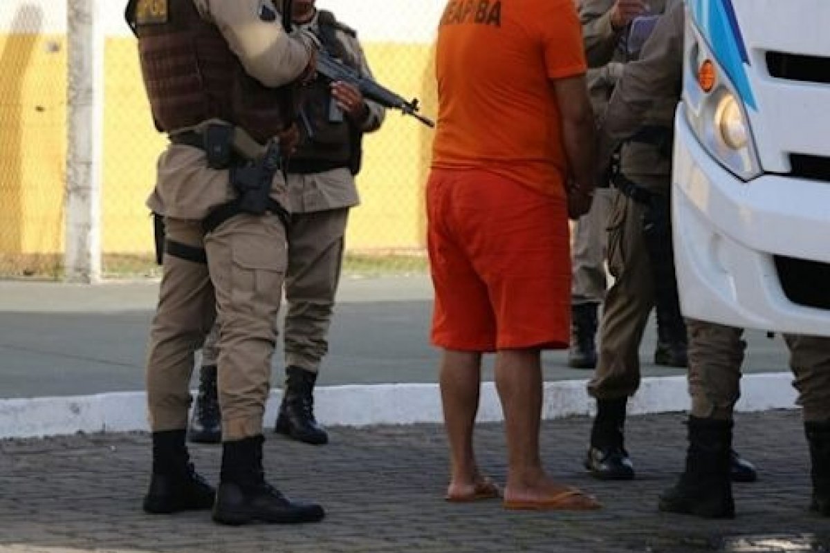 Polícias Civil, Militar e Técnica alinham ações para recapturar detentos fugitivos do Presídio de Feira de Santana