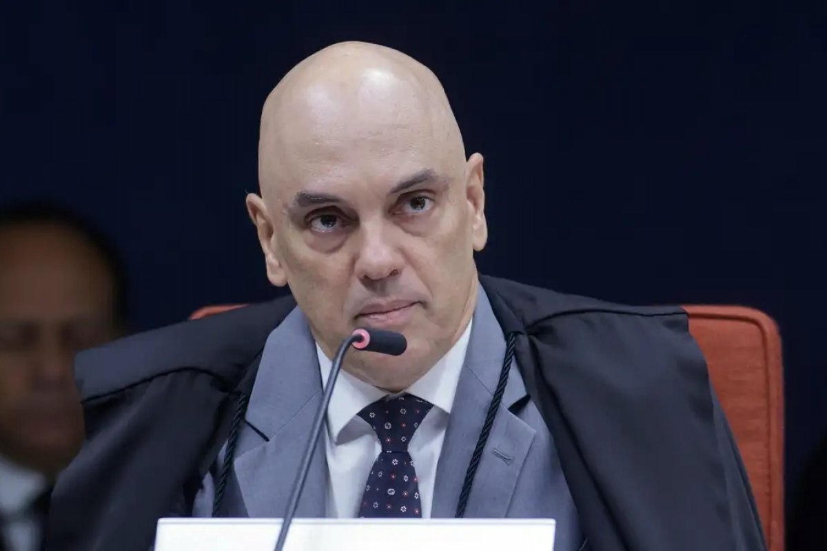 Moraes vota por condenar sete réus por fake news e tentativa de golpe