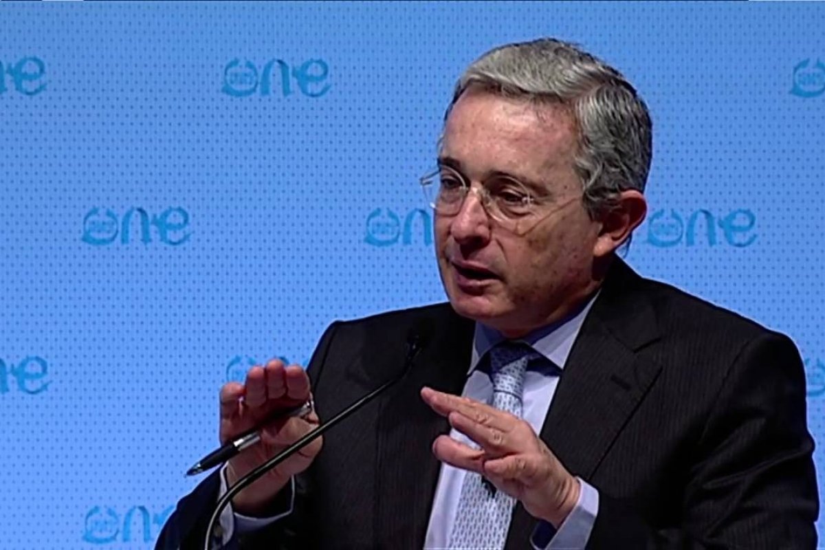 Justiça da Colômbia anula condenação de ex-presidente por suborno e fraude processual