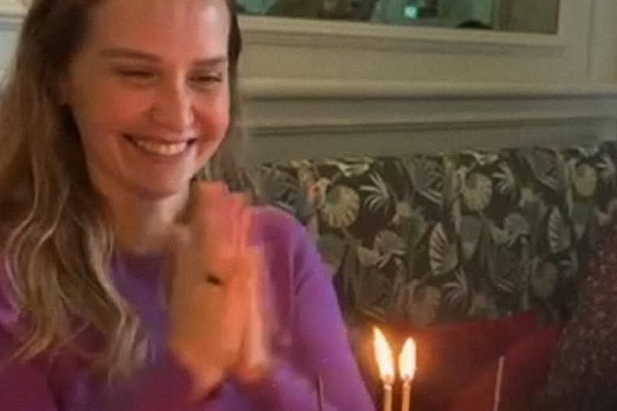 Atriz Fernanda Rodrugues comemora a nova idade em Portugal!  