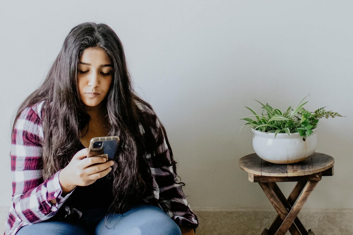 Guia auxilia adolescentes a fazerem uso seguro da internet
