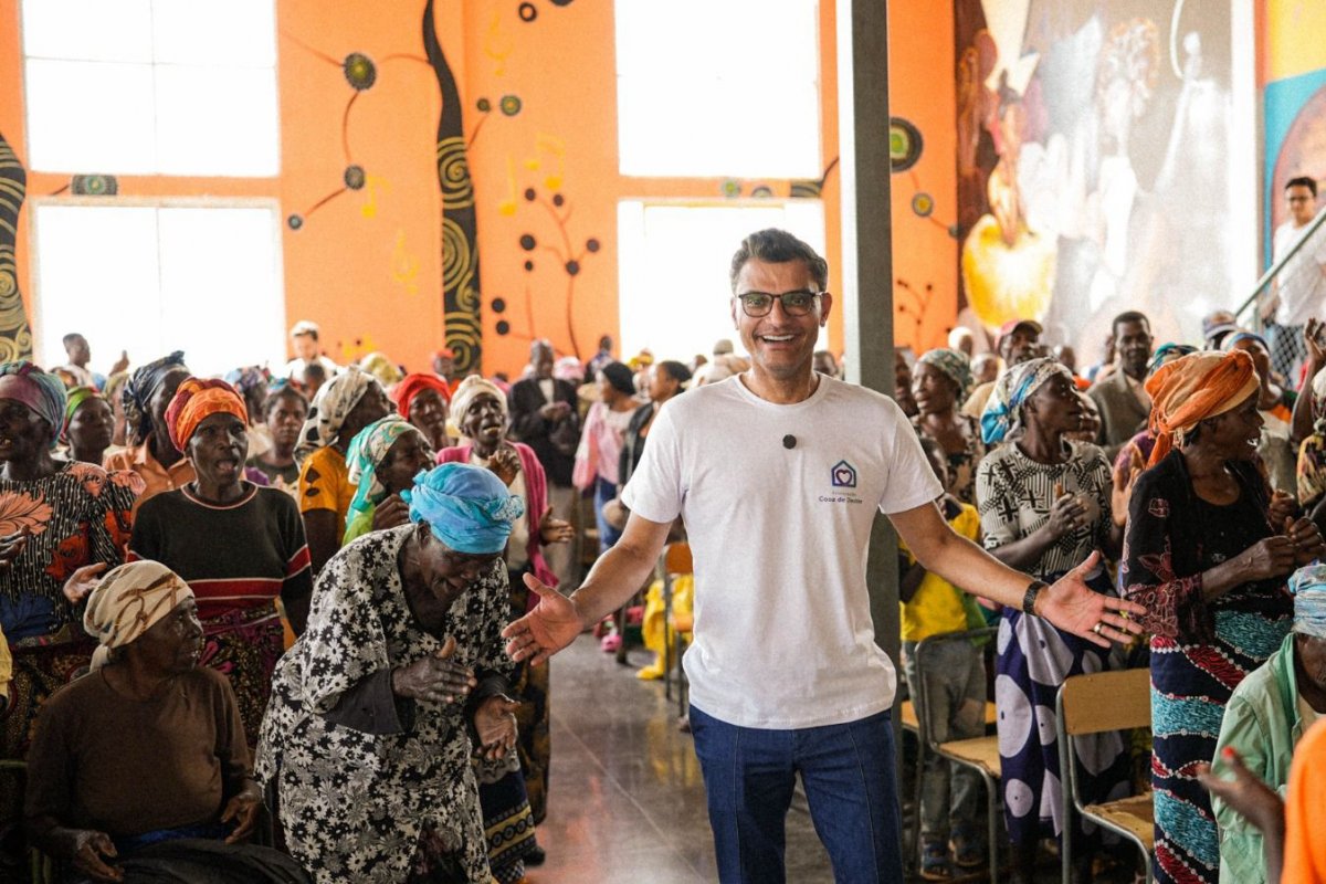 Tiago Brunet realiza obra missionária na Angola! 