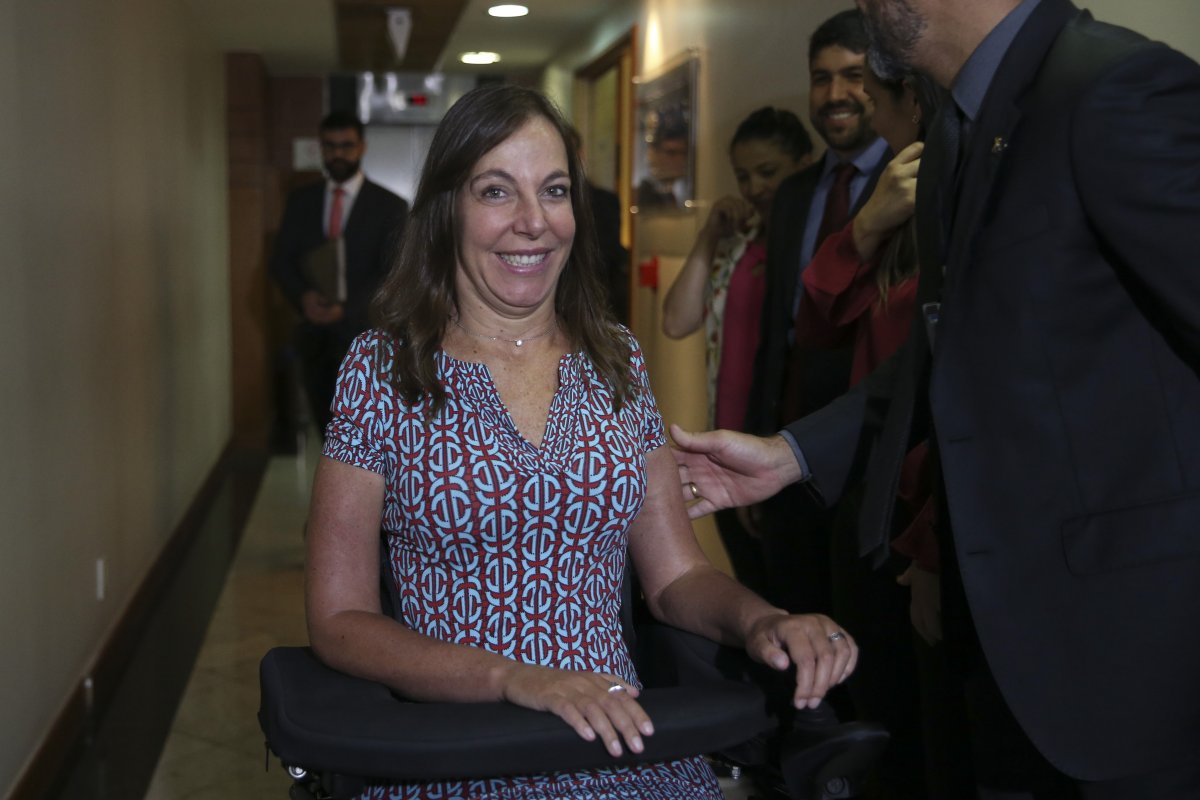 Senadora tetraplégica se diz incomodada com demora de Anvisa para liberar polilaminina