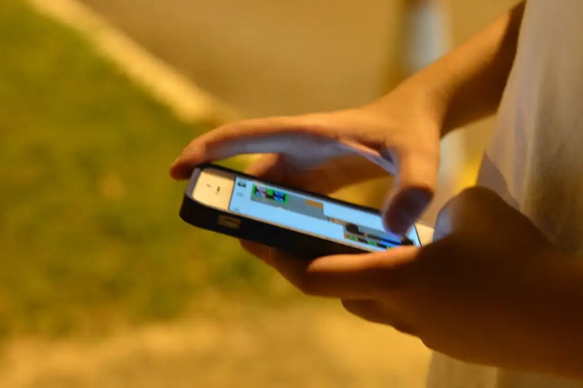 Um quinto dos jovens de 11 a 17 anos já recebeu mensagem com conteúdo sexual, diz pesquisa